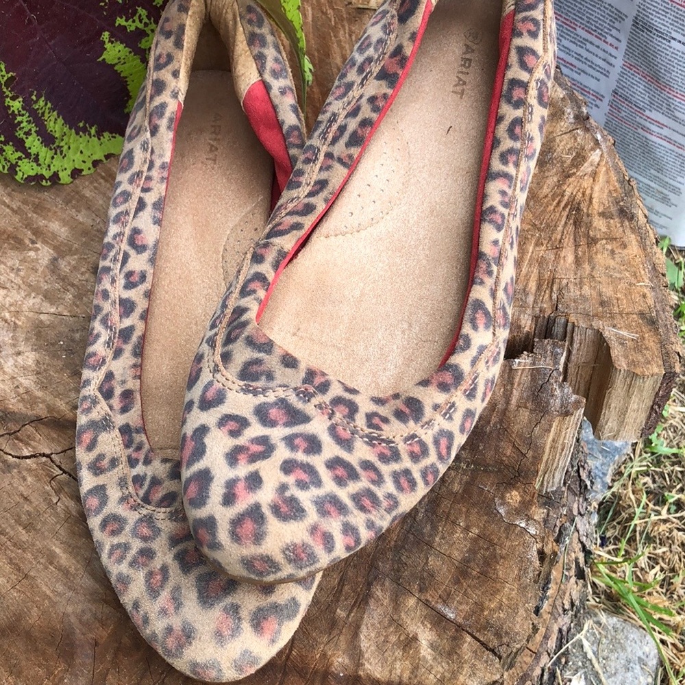 ARIAT Women’s Leopard Print Flats Size 10B